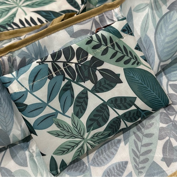 Reusable Foldable Leaf Print Shopping Bag - Picture 6 of 8